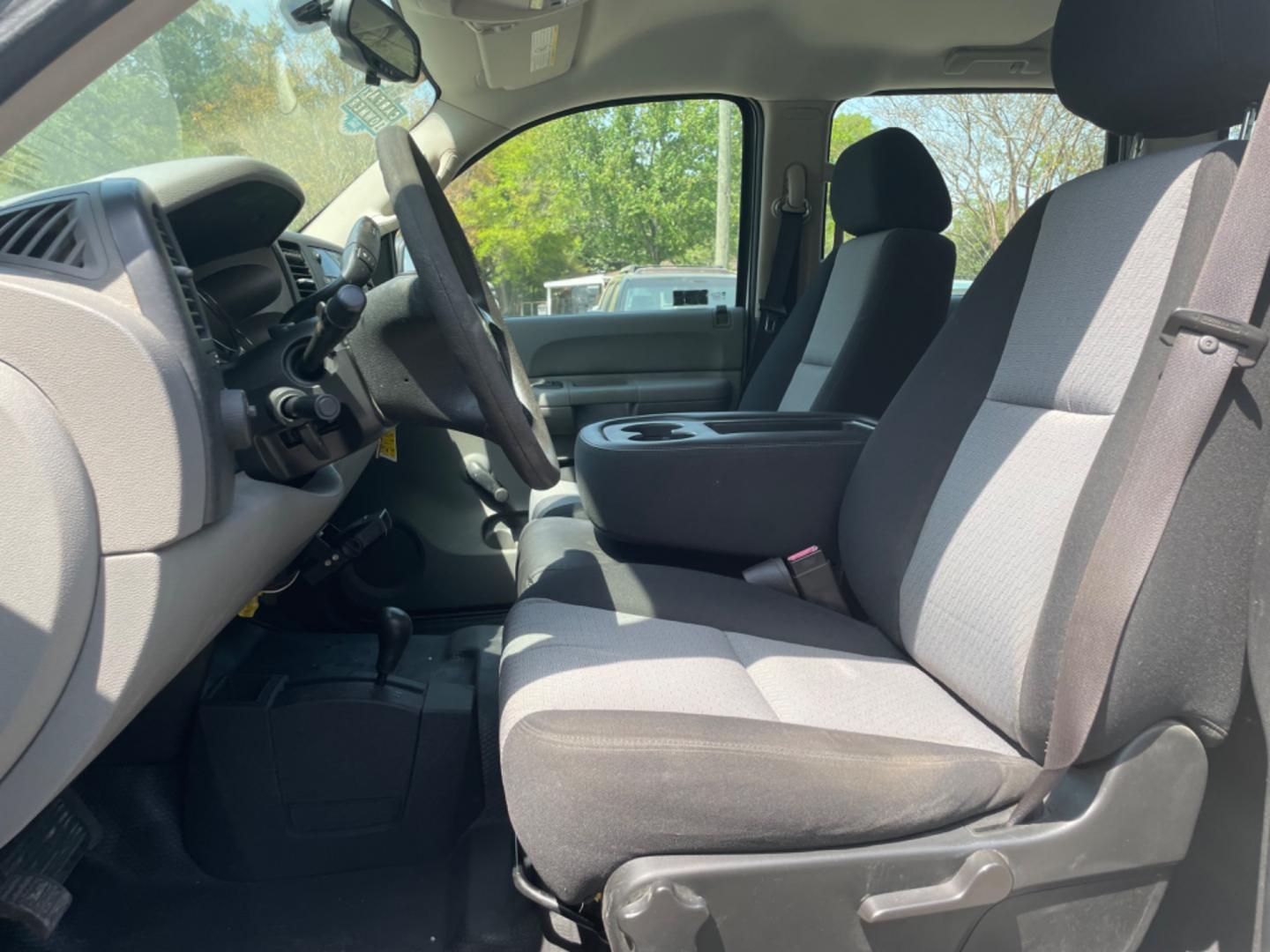 2008 WHITE CHEVROLET SILVERADO 2500H WORK TRUCK (1GCHK23KX8F) with an 6.0L engine, Automatic transmission, located at 5103 Dorchester Rd., Charleston, SC, 29418-5607, (843) 767-1122, 36.245171, -115.228050 - Well Maintained, Local Trade-in with CD/AUX/AM/FM, Cold Cold A/C, Easy-clean Vinyl Floor, Keyless Entry, Tow Package, Clean CarFax (no accidents reported!), Certified One Owner!! 171k miles Located at New Life Auto Sales! 2023 WINNER for Post & Courier's Charleston's Choice Pre-owned Car Dealer AND - Photo#15